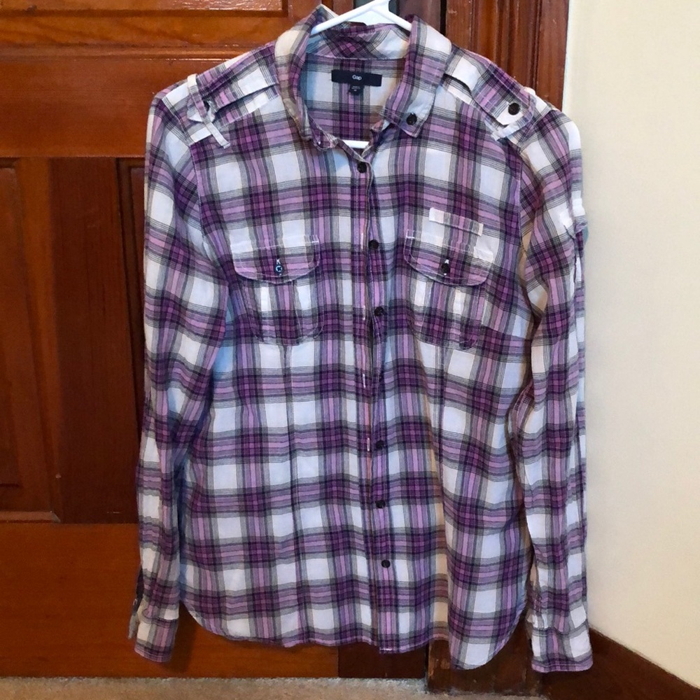 Lightweight GAP shirt
